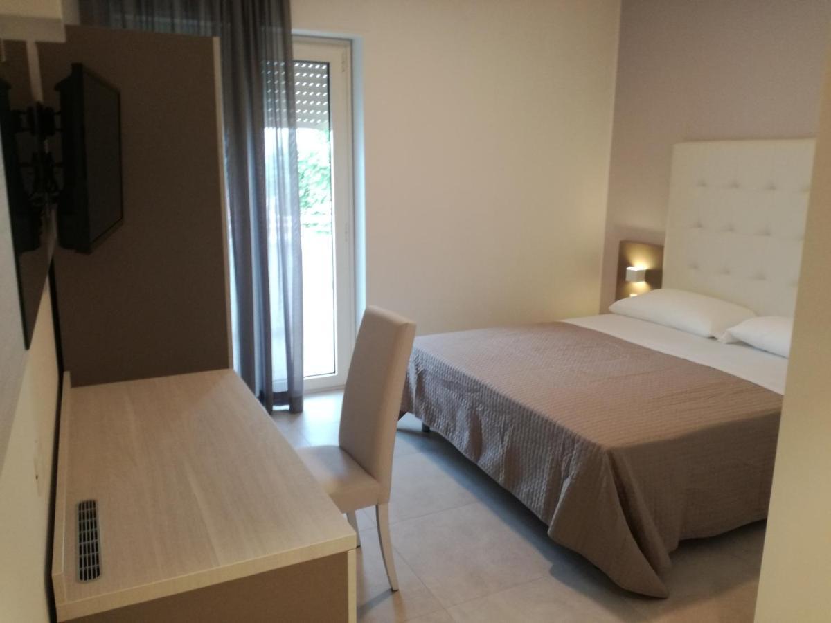 Nuovo Hotel Settibi 20M Dalla Spiaggia Giulianova Eksteriør bilde