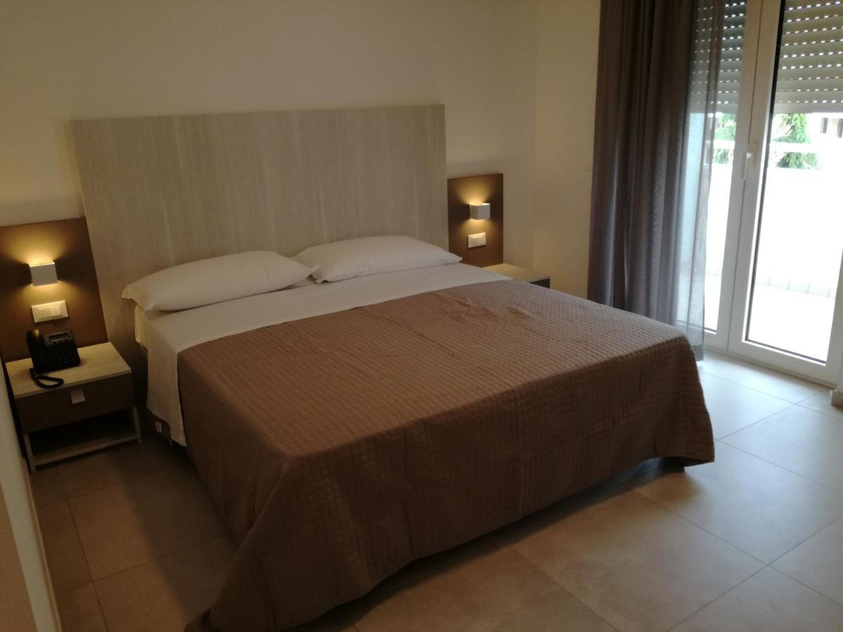 Nuovo Hotel Settibi 20M Dalla Spiaggia Giulianova Eksteriør bilde