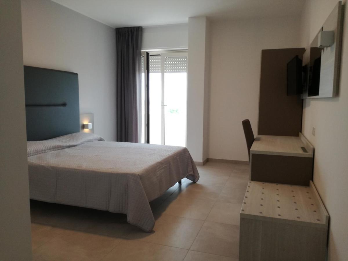 Nuovo Hotel Settibi 20M Dalla Spiaggia Giulianova Eksteriør bilde
