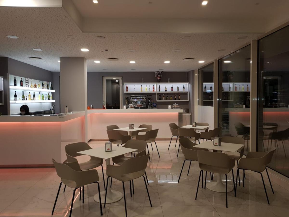 Nuovo Hotel Settibi 20M Dalla Spiaggia Giulianova Eksteriør bilde