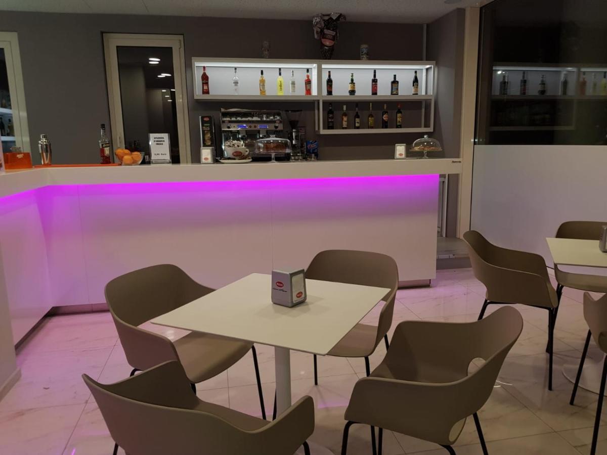 Nuovo Hotel Settibi 20M Dalla Spiaggia Giulianova Eksteriør bilde