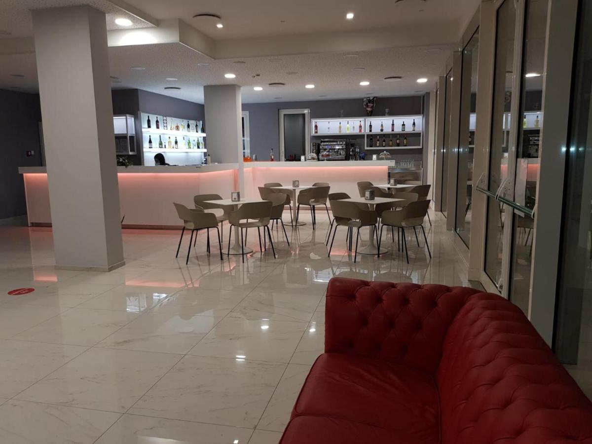Nuovo Hotel Settibi 20M Dalla Spiaggia Giulianova Eksteriør bilde