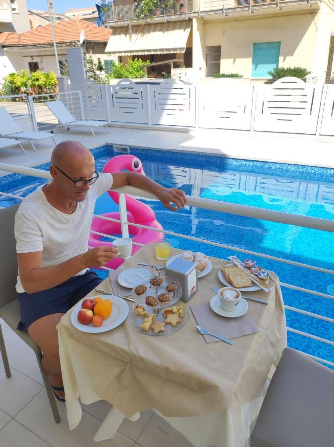 Nuovo Hotel Settibi 20M Dalla Spiaggia Giulianova Eksteriør bilde